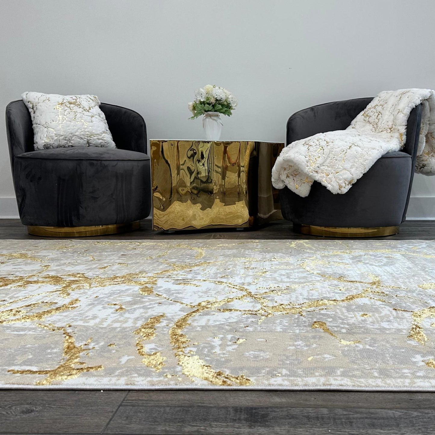 Oamwrae Abstract Design Area Rug 4' x 5'9"