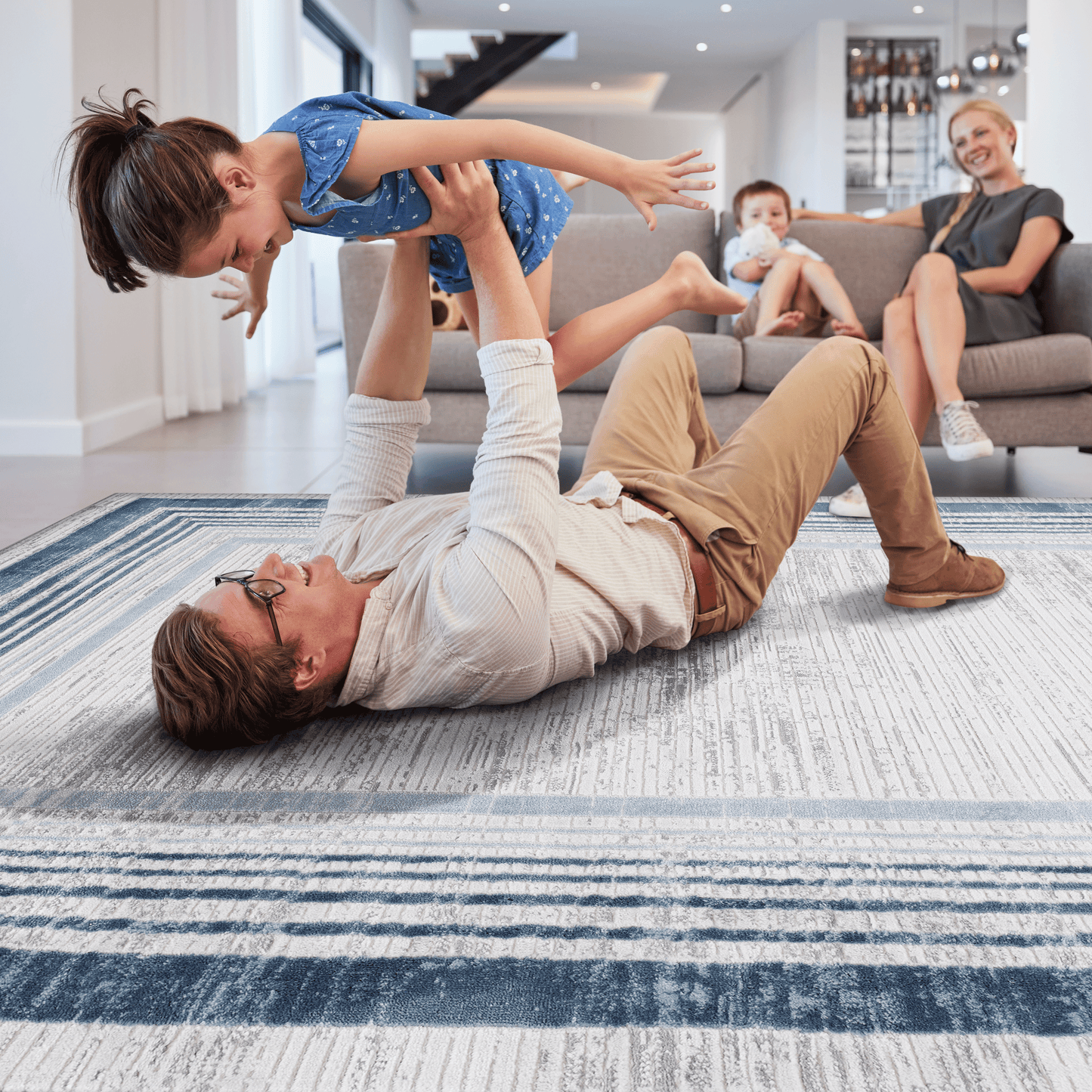 Oamwrae Blue/Ivory/Bordered Area Rug