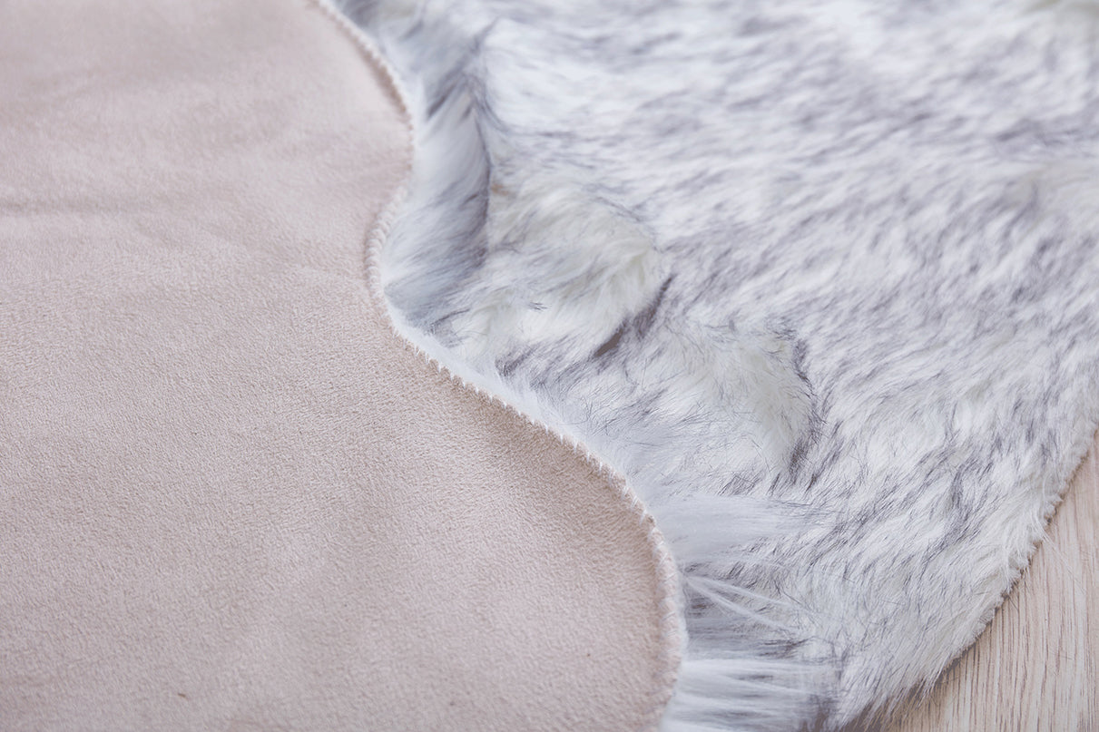 Oamwrae Hand-Tufted Faux Fur Sheepskin Area Rug